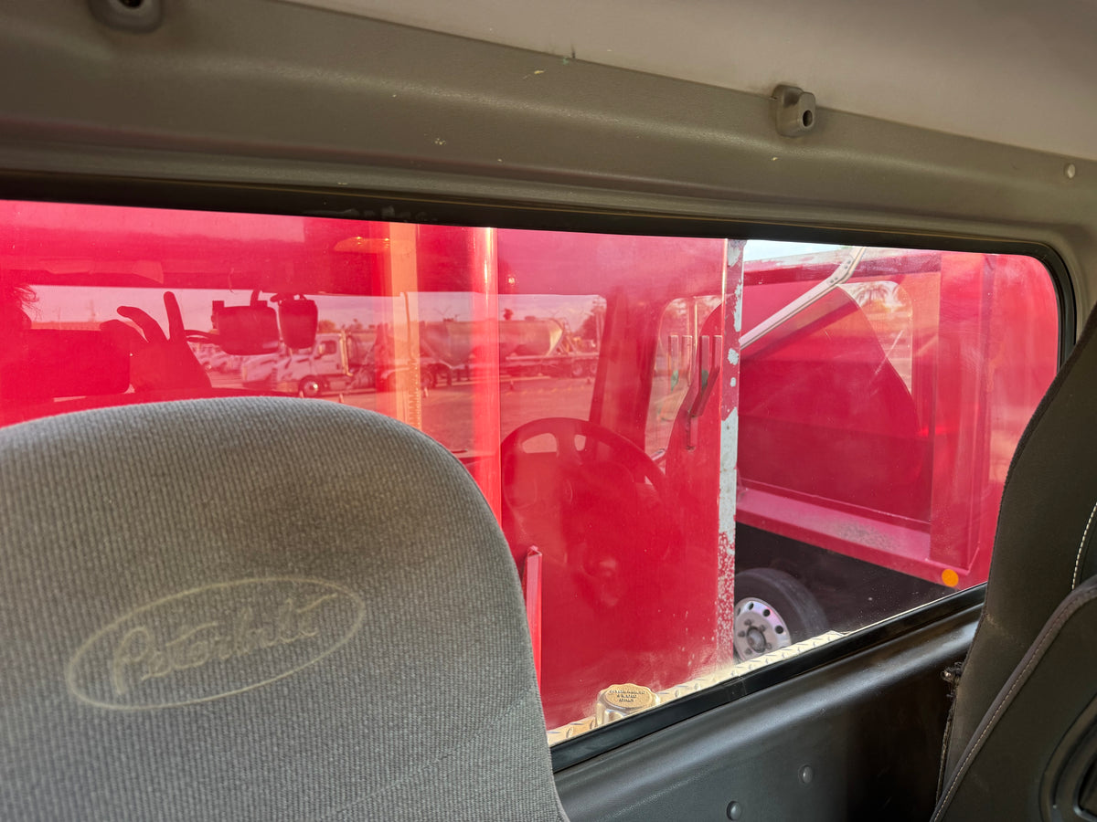 Peterbilt 348 357 365 367 378 379 388 389 Day Cab Rear Back Glass 54 1/2