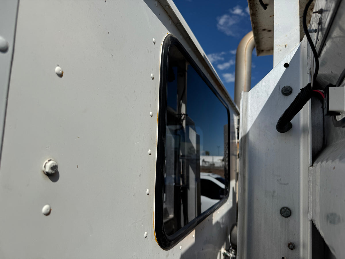 International 9100 / 9200i Rear Back Glass – Gray Laminated